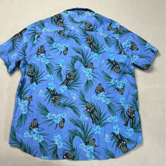 Star Wars Shirt Men's 2XL Blue Hawaiian Chewbacca Floral Disney Button Up - Picture 8 of 8